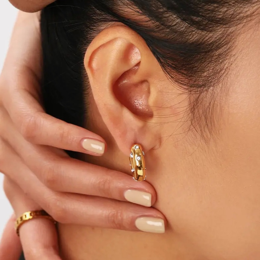 🌸18KT Gold over stainless Steel CZ “C” hoops - Picture 2 of 8